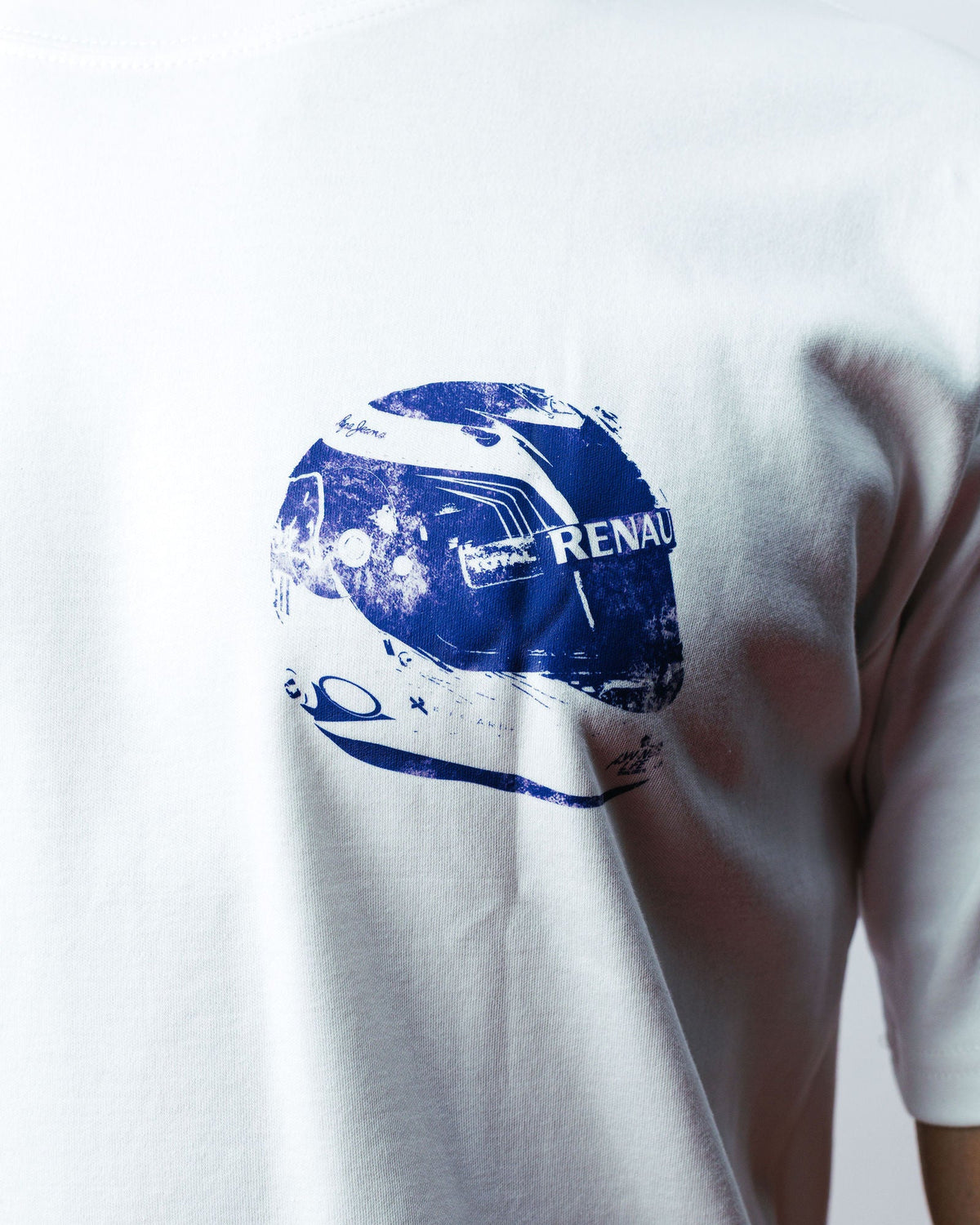 Ricciardo Swirl Tee, on model